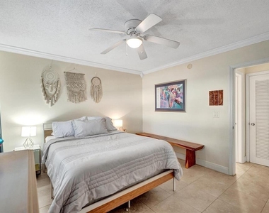 5201 Ne 24th Terrace - Photo Thumbnail 11