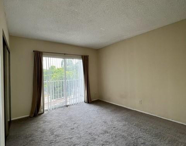 1407 Ne 56th Street - Photo Thumbnail 7