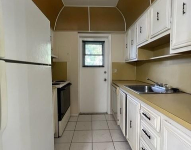 1407 Ne 56th Street - Photo Thumbnail 3