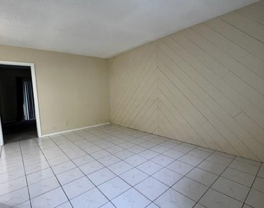 1407 Ne 56th Street - Photo Thumbnail 4