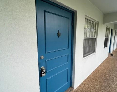 1407 Ne 56th Street - Photo Thumbnail 9