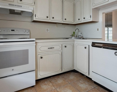 5890 Nw 64th Avenue - Photo Thumbnail 8