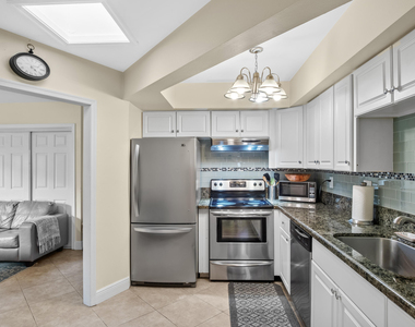 803 Ne 2nd Avenue - Photo Thumbnail 5