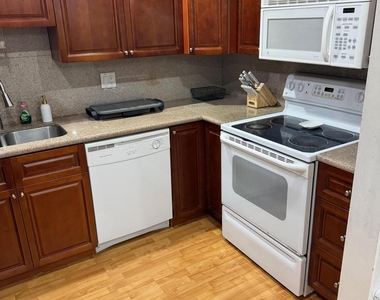3720 Inverrary Drive - Photo Thumbnail 4