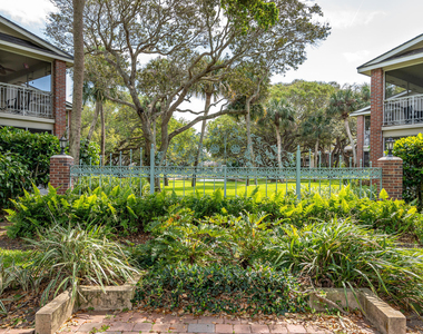 101 W Park Shores Circle - Photo Thumbnail 35