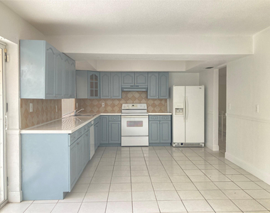 6230 Sw 4th Place - Photo Thumbnail 6