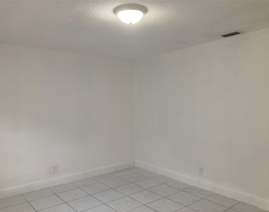 6230 Sw 4th Place - Photo Thumbnail 21