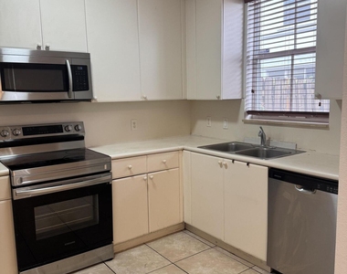 15746 Sw 41st Street - Photo Thumbnail 12