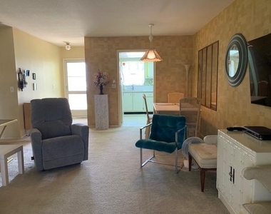 2916 Crosley Drive E - Photo Thumbnail 4