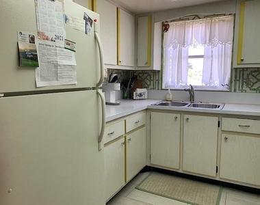 2916 Crosley Drive E - Photo Thumbnail 9