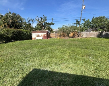 328 Urquhart Street - Photo Thumbnail 32