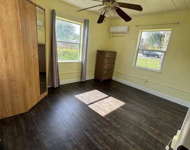 328 Urquhart Street - Photo Thumbnail 20