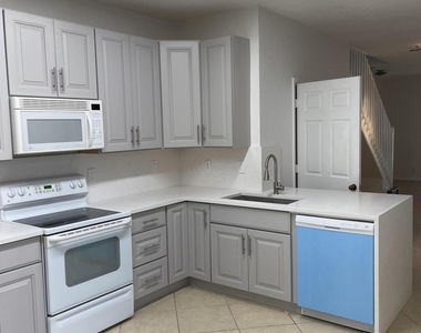3909 Tree Top Drive - Photo Thumbnail 1