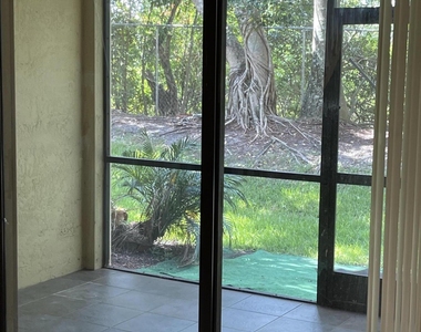 3909 Tree Top Drive - Photo Thumbnail 4