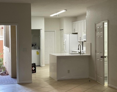3909 Tree Top Drive - Photo Thumbnail 2