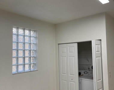 3909 Tree Top Drive - Photo Thumbnail 3