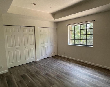 3909 Tree Top Drive - Photo Thumbnail 6