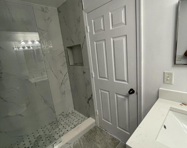 3909 Tree Top Drive - Photo Thumbnail 10