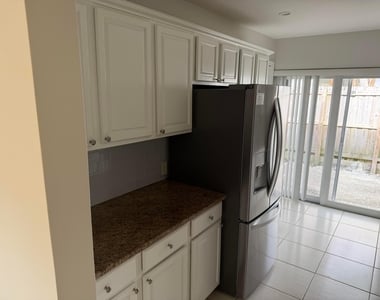 2051 Ne 56th Street - Photo Thumbnail 4