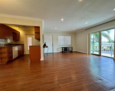 1747 Rodman Street - Photo Thumbnail 6