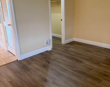 707 High Point Boulevard N - Photo Thumbnail 12