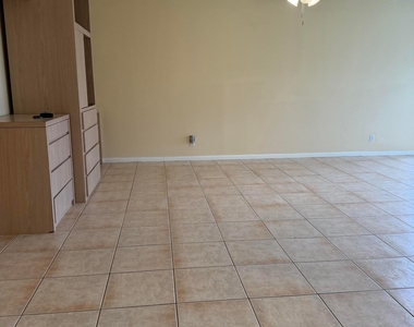 707 High Point Boulevard N - Photo Thumbnail 4