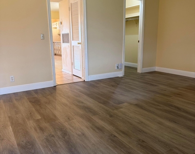 707 High Point Boulevard N - Photo Thumbnail 17