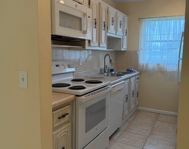 707 High Point Boulevard N - Photo Thumbnail 7