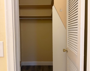 707 High Point Boulevard N - Photo Thumbnail 13