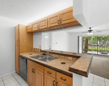 2506 Se Anchorage Cove - Photo Thumbnail 8