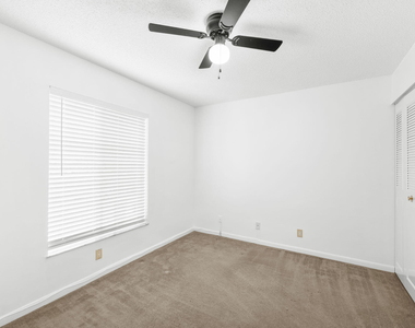 2506 Se Anchorage Cove - Photo Thumbnail 12