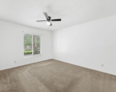 2506 Se Anchorage Cove - Photo Thumbnail 16
