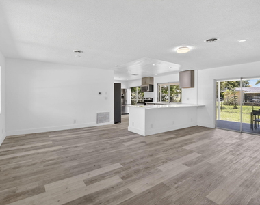5804 Nw 14th Street - Photo Thumbnail 9