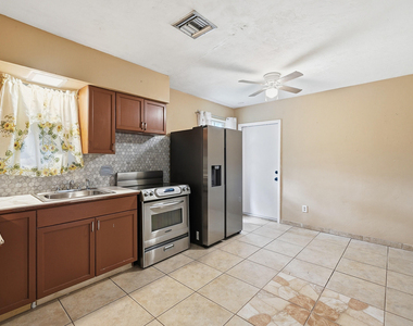 2130 Sw 67th Avenue Sw - Photo Thumbnail 3
