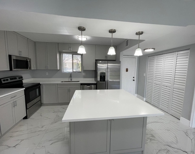 9509 Sw 1st Court - Photo Thumbnail 5
