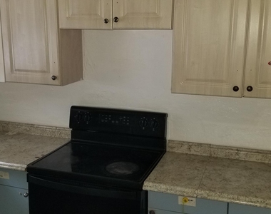 1607 Avenue - Photo Thumbnail 15