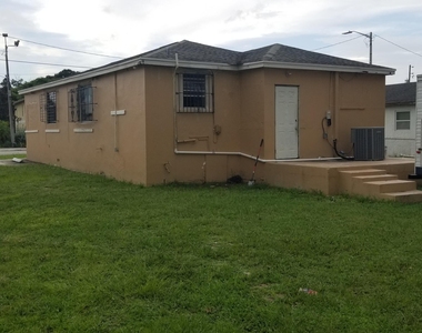 1607 Avenue - Photo Thumbnail 2