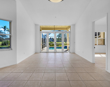 608 W Palm Aire Drive - Photo Thumbnail 3