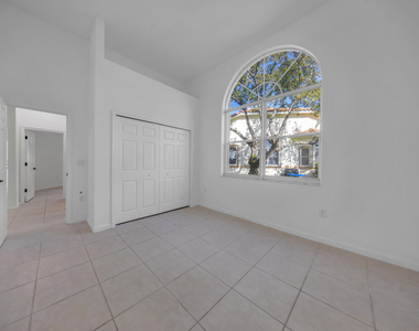 608 W Palm Aire Drive - Photo Thumbnail 10