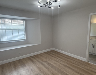 7218 Panache Way - Photo Thumbnail 15