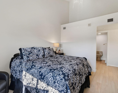 701 Seafarer Circle - Photo Thumbnail 12