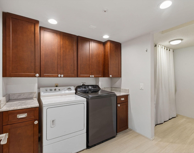 701 Seafarer Circle - Photo Thumbnail 19