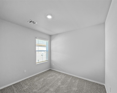 1211 Clydesdale Drive - Photo Thumbnail 14
