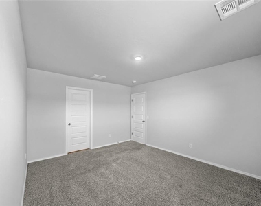 1211 Clydesdale Drive - Photo Thumbnail 10