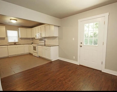 1205 W Brooks Street - Photo Thumbnail 4