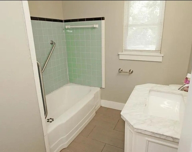 1205 W Brooks Street - Photo Thumbnail 8