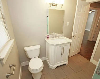 1205 W Brooks Street - Photo Thumbnail 9