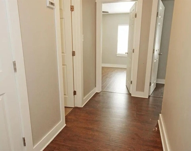 1205 W Brooks Street - Photo Thumbnail 10