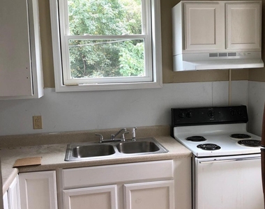 660 E Sharpe Street - Photo Thumbnail 3