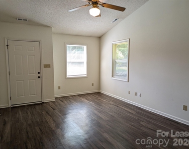 111 Birdie Court - Photo Thumbnail 5